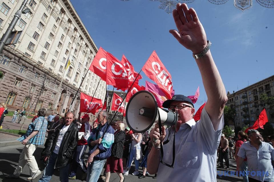 У Києві близько 2 тисяч людей пройшли ходою по Хрещатику у День праці
