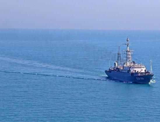 У Керченській затоці окупанти оглядають судна, які прямують до Маріуполя