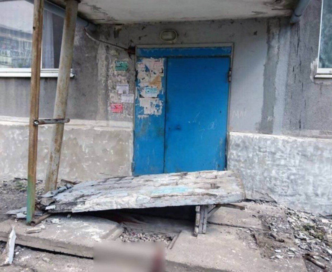 У лікарні Допропілля померла дівчинка, на яку напередодні впала бетонна конструкція