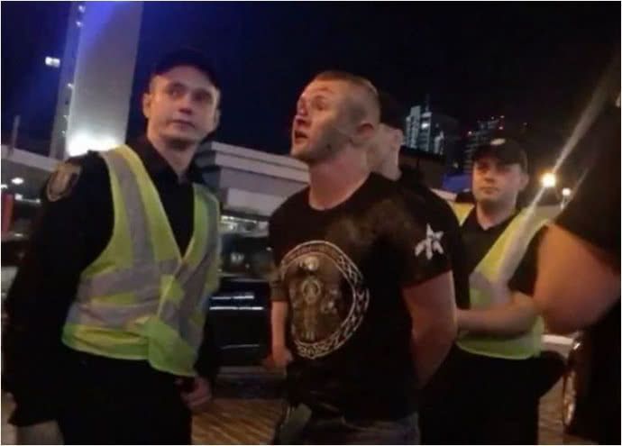 У Києві близько 20 чоловіків у масках напали на фанів Ліверпуля