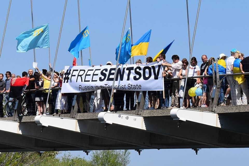#FreeSentsov: на трьох континетах підтримали Олега Сенцова, що голодує 14 добу (фото, відео)