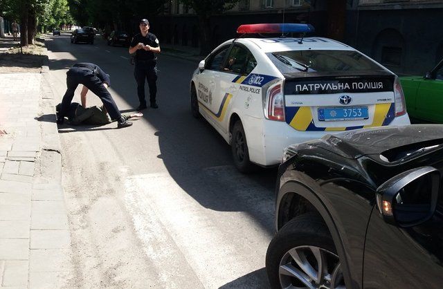 У Львові пішохід потрапив під колеса патрульної поліції