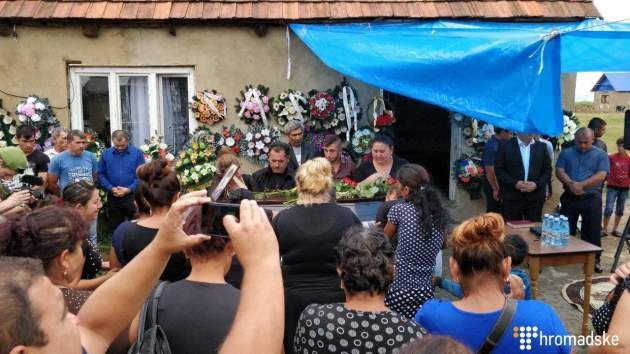 На Львівщині попрощалися з убитим під час погрому табора Давидом Папом: хлопцю було 24