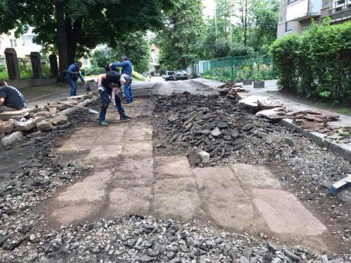 У Львові відкопали плити з єврейських надгробків часів нацистської та радянської окупації