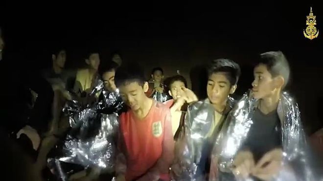 У Таїланді врятували дітей із затопленої печери