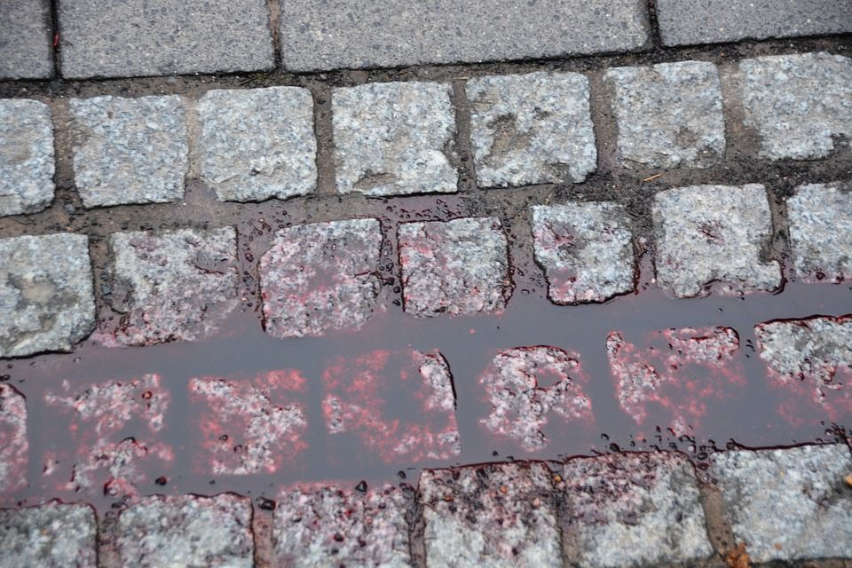 У Києві громадянин Польщі посеред вулиці зарізав чоловіка і поранив жінку