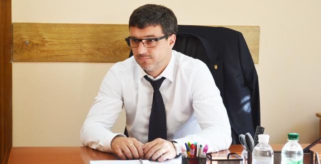 Порошенко звільнив голову району в Києві, де обвалився міст