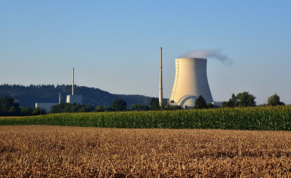 Франція через аномальну спеку відключила два реактори АЕС