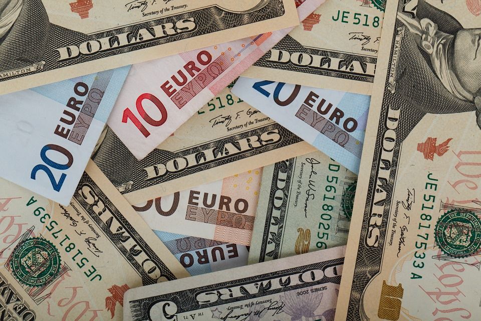 Гривня підросла до долара та євро