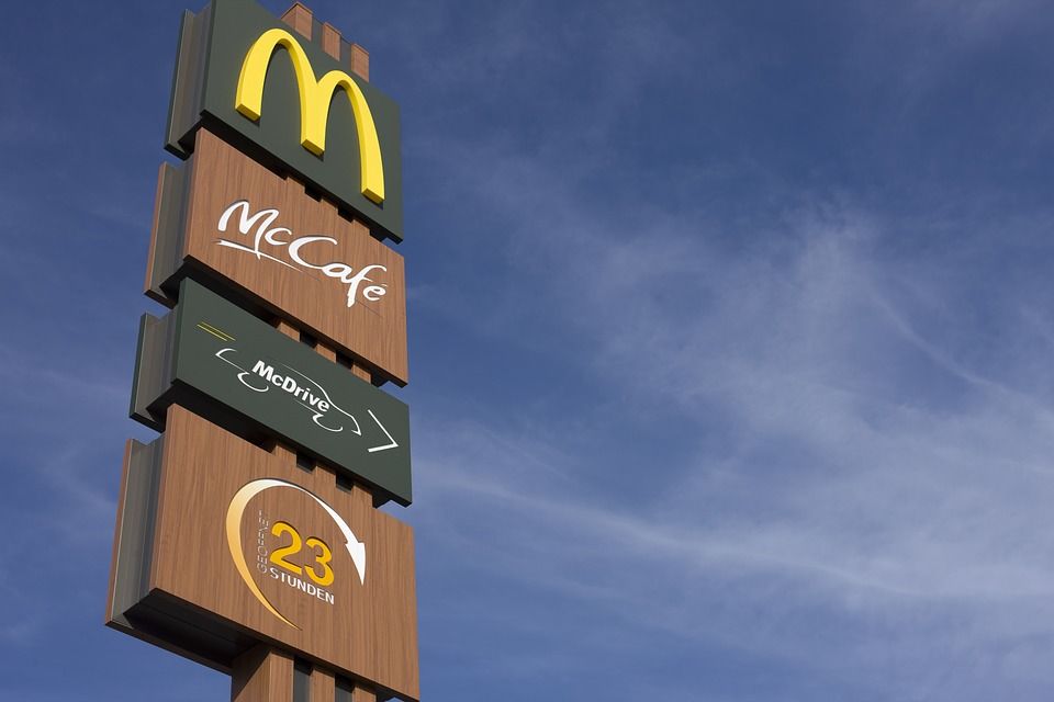 У 16 штатах США понад 500 людей отруїлися салатами з McDonald's