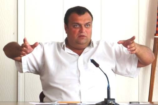 У Черкасах побили депутата міськради Павла Карася та вкрали 200 тисяч гривень і два позашляховика