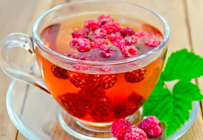 Уляна Супрун розповіла про переваги чаю з малиною перед водою при застудах