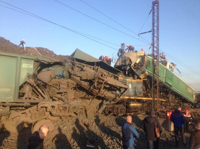 У Кривому Розі зіткнулися локомотиви: загинуло 3 залізничників