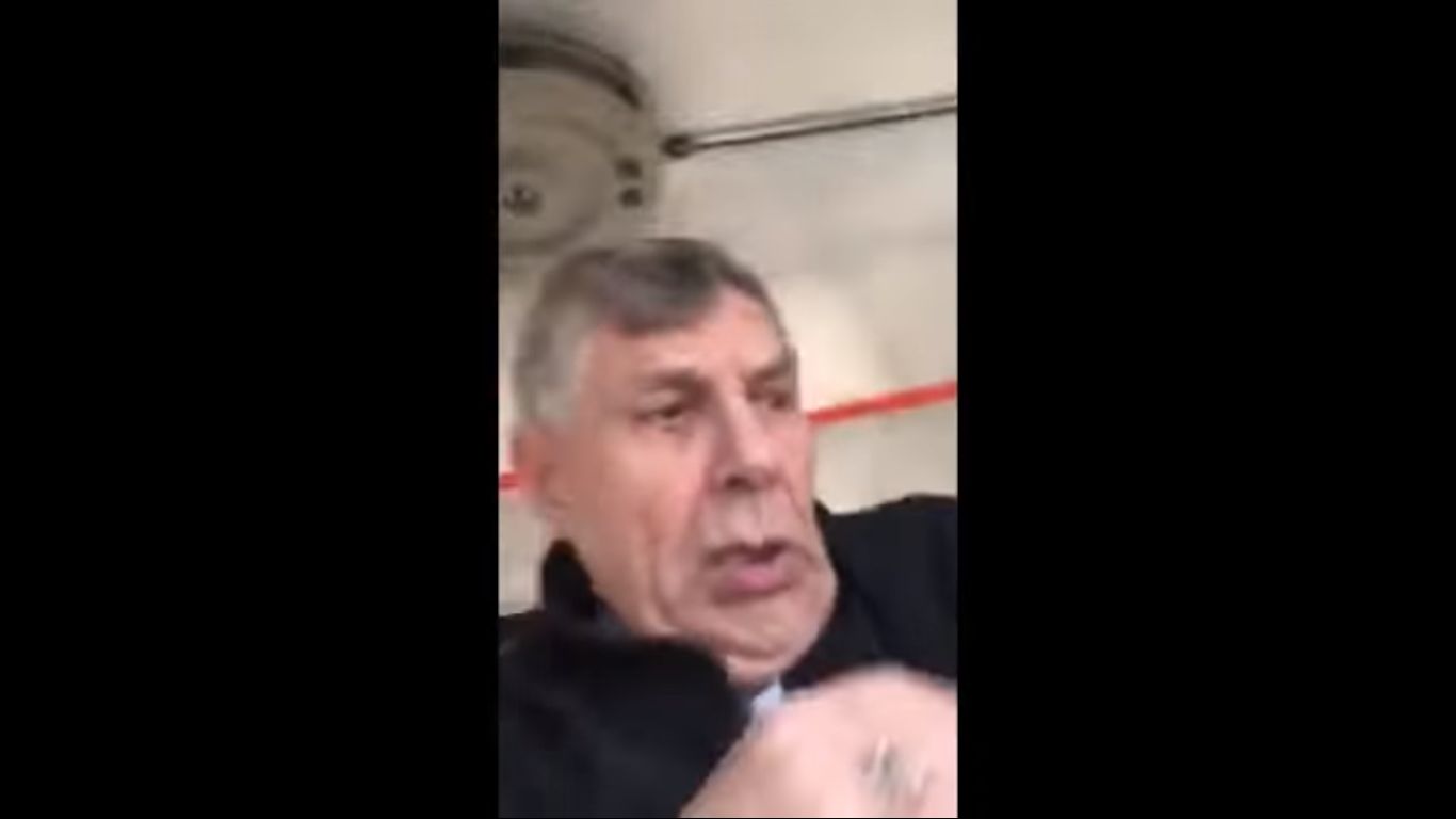 У тролейбусі Миколаєва з лайкою побилися пенсіонери і молодь (відео)