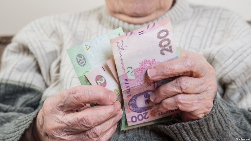 Мінімальну пенсію підвищать на 62 гривні із 1 грудня