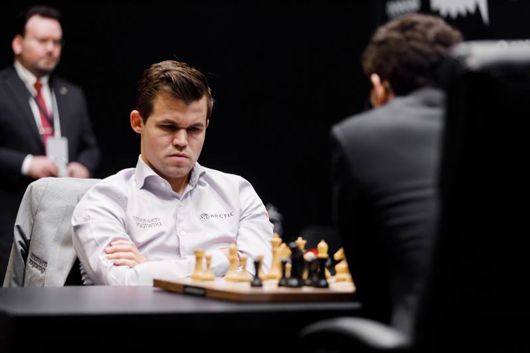 Найсильніший за рейтингом гросмейстер планети зберіг світову шахову корону