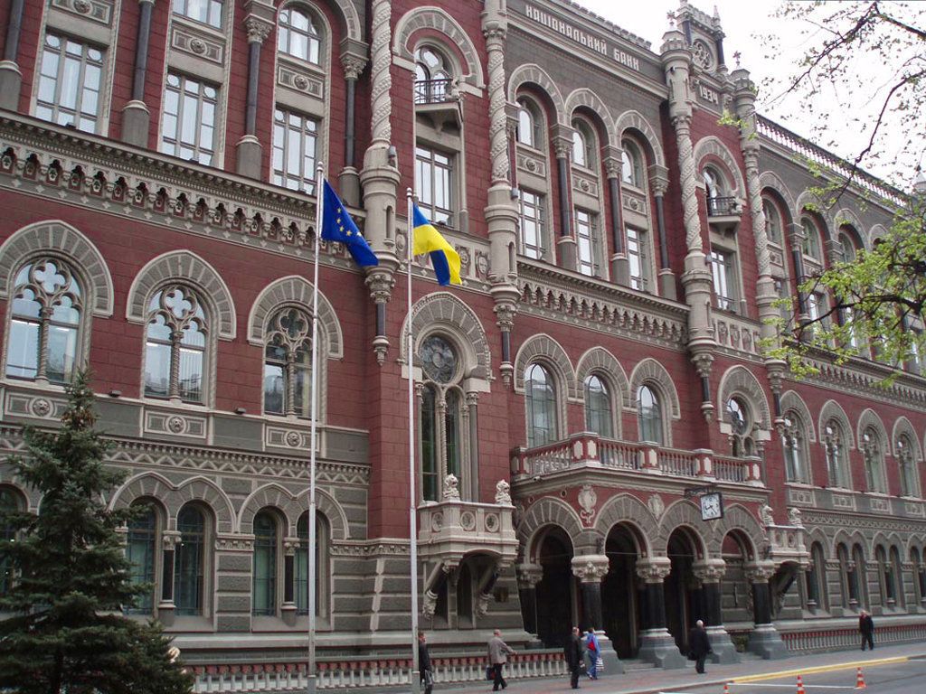 Валютні резерви України зросли на 974 мільйони доларів, повернувшись до «безпечного» рівня