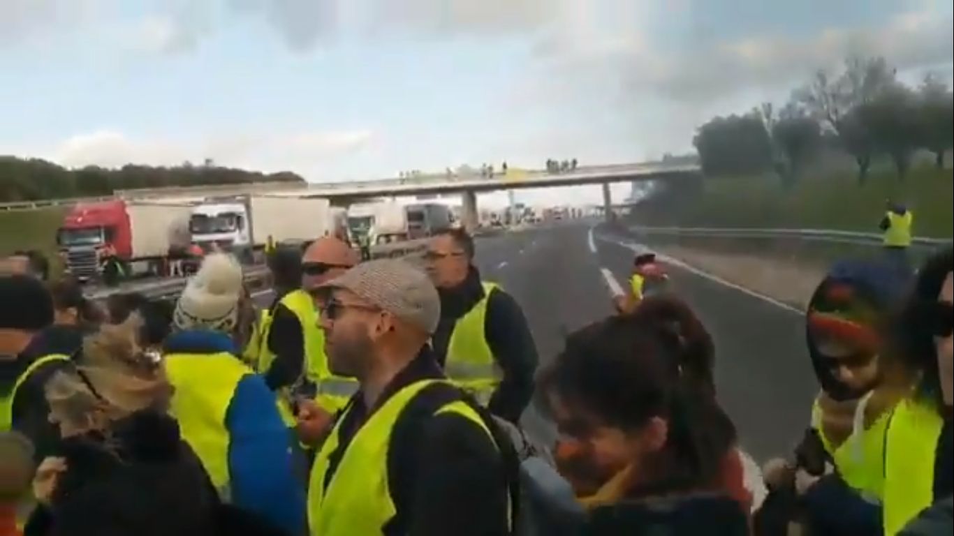 Бунт «жовтих жилетів»: у Франції понад 100 поранених, майже тисяча заарештовані
