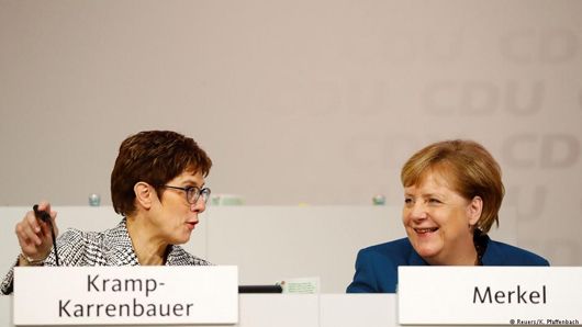 За кермом Німеччини знову жінка: на з’їзді ХДС обрали наступницю Ангели Меркель