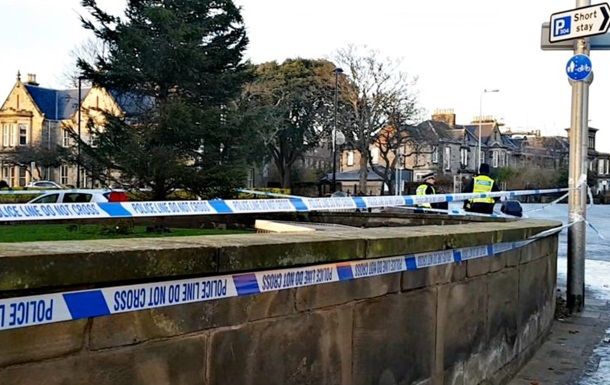 У Шотландії чоловік розбився, впавши з 4-метрової різдвяної ялинки