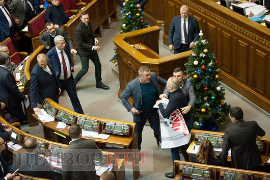 «Русскій мір» пручається: як депутати у Раді билися через московських попів