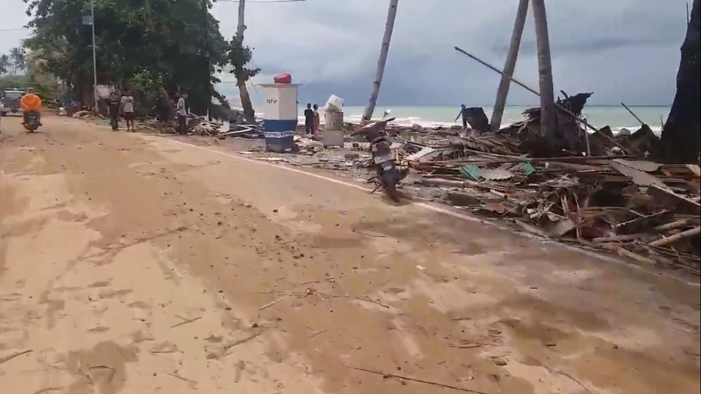 Індонезію вразило цунамі: 168 загиблих, 30 зниклих безвісти