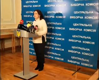 Інна Богословська принесла до ЦВК 2,5 мільйони гривень у чорному пакеті (відео)