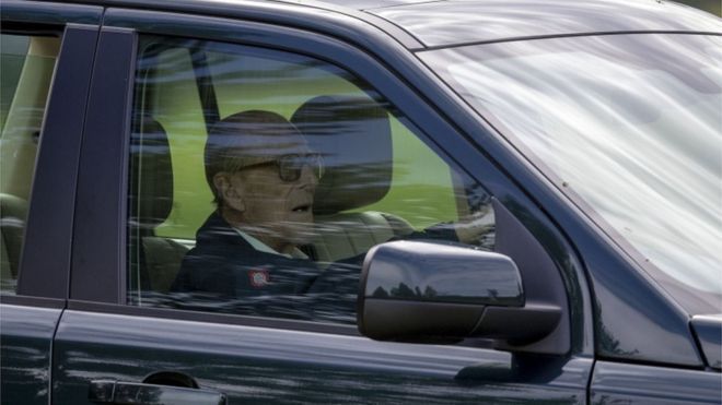 97-річний принц Філіп у Великобританії відмовився від водійських прав після аварії
