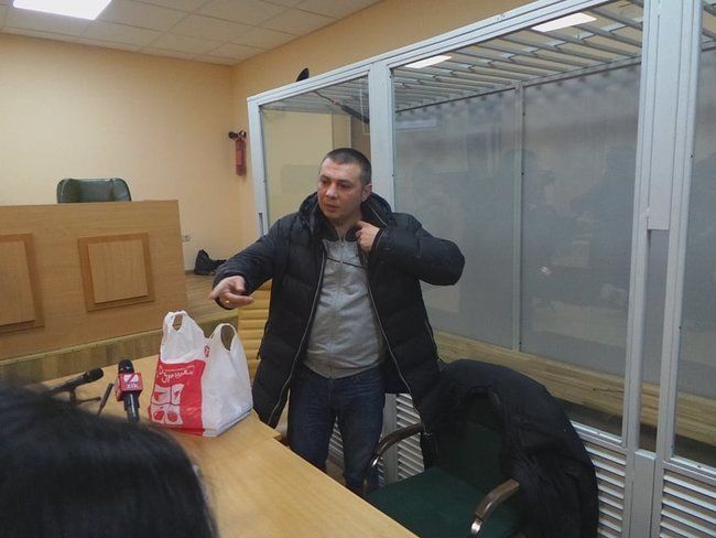 Поліцейський Василь Мельников, підозрюваний у побитті члена "С14"  заявив, що не кричав "Лягай, Бандеро"