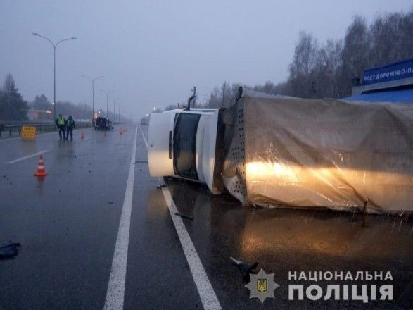 7 осіб постраждали в ДТП за участю вантажівки на Київщині