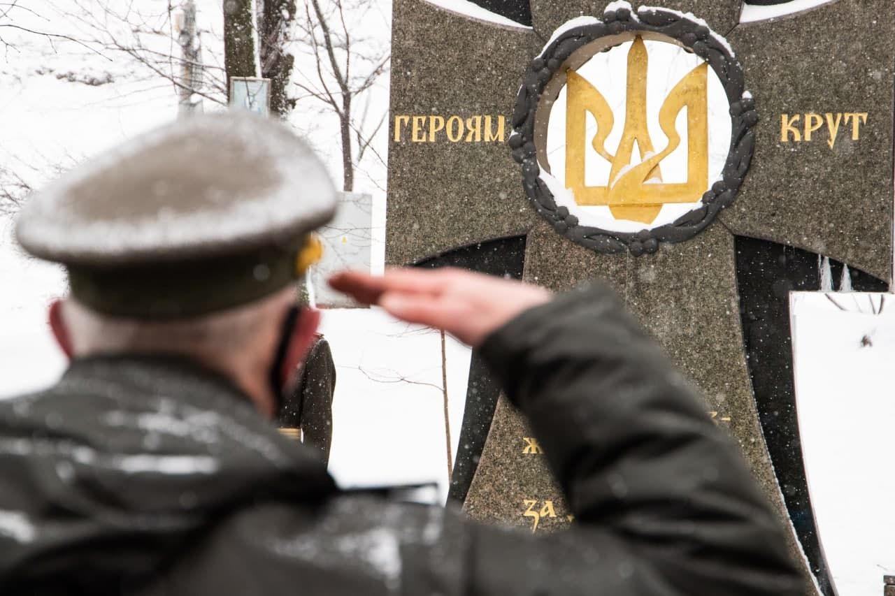 Петро Порошенко вшанував пам’ять Героїв Крут на Аскольдовій могилі, фото