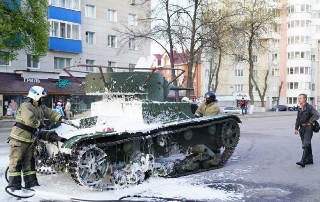 В Уфі спалахнув танк Т-26 під час репетиції параду Перемоги, відео