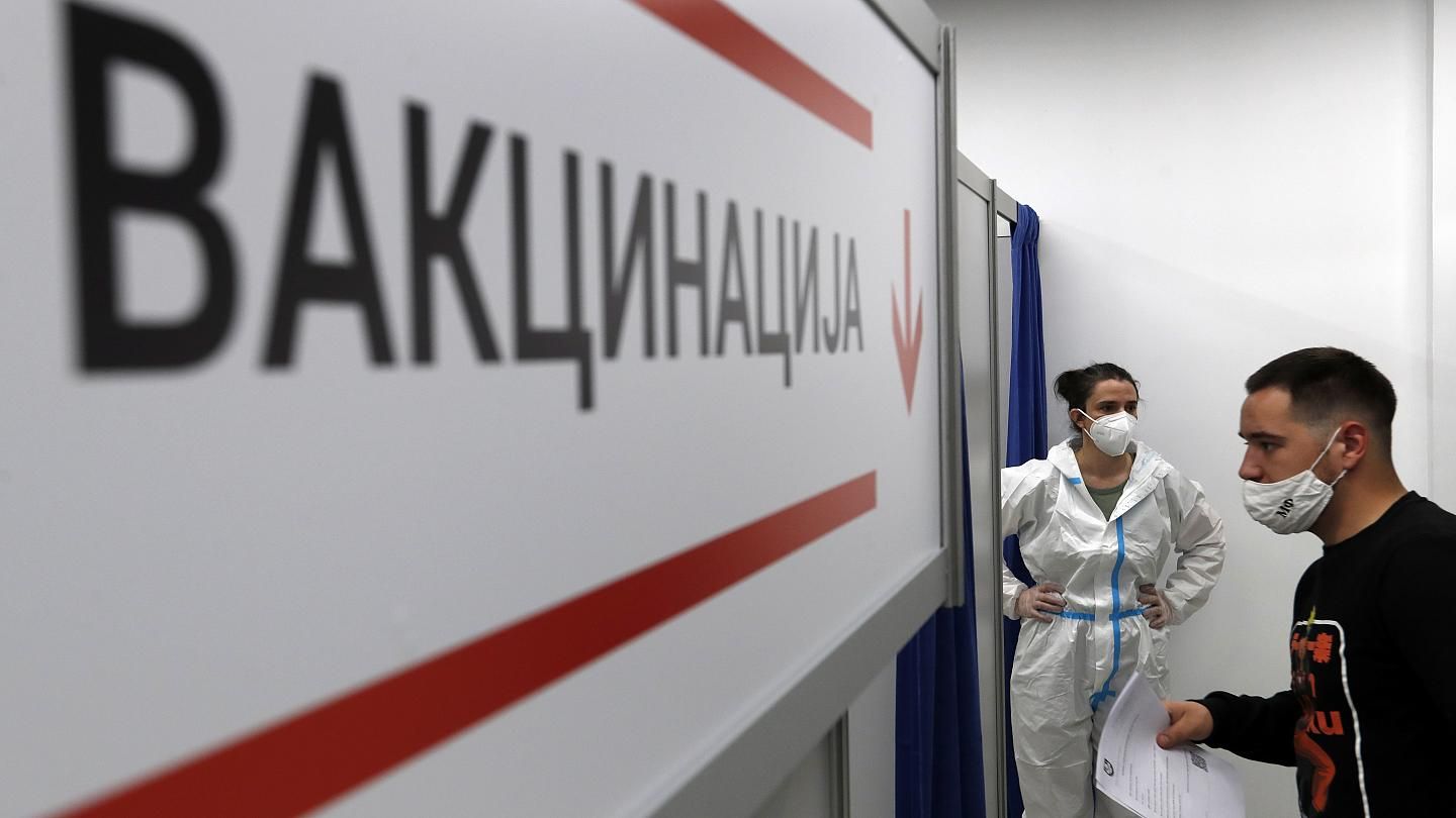 Із «Супутником V» не по дорозі: до Сербії їздять на вакцинацію сотні росіян
