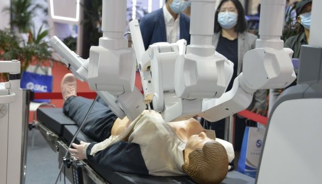 У Китаї «однорукий» лапароскопічний робот провів експерементальну операцію