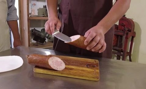 Автентичний рецепт від автора: як приготувати дрогобицьку ковбасу у домашніх умовах