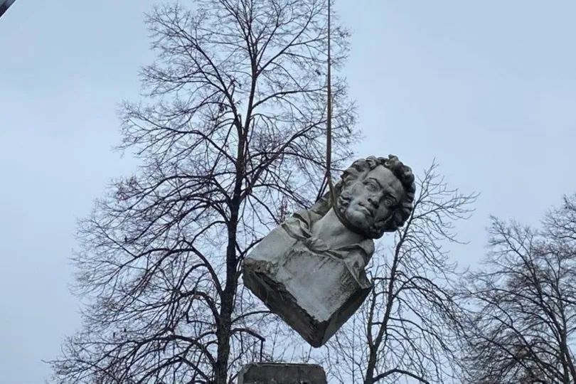 У Кременчуці на Полтавщині  демонтували пам'ятник Пушкіну