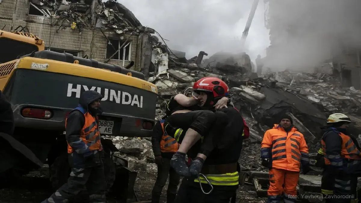 У Дніпрі завершили рятувальні роботи: 20 людей зникли безвісти
