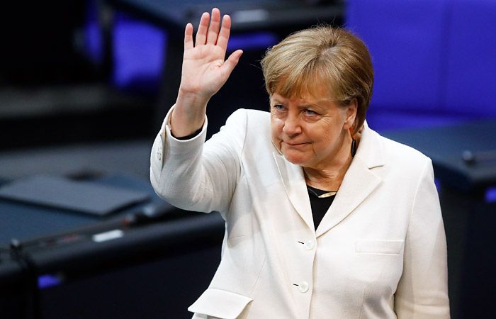 Блокувала вступ у НАТО: в Бундестазі закидають Меркель прорахунки щодо України