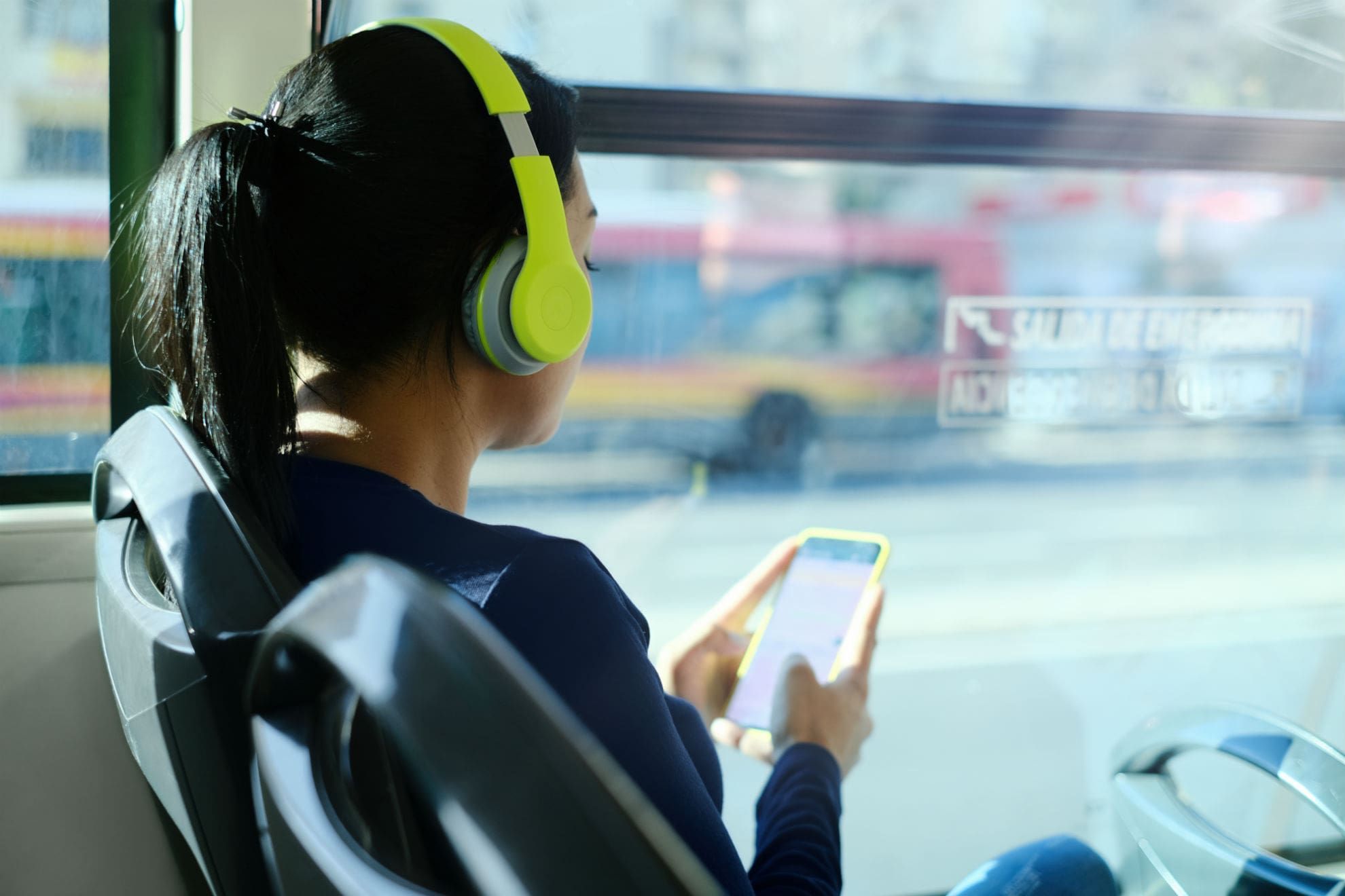 Меломани поза законом: водіям та пасажирам заборонили вмикати музику у транспорті
