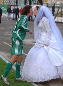 Суто футбольне весілля