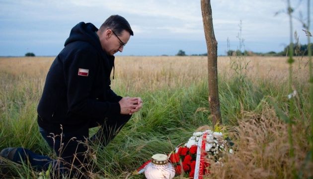 Волинська трагедія: Моравецький вшанував в Україні пам'ять жертв