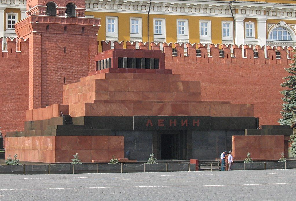 У мавзолей Леніна жбурнули «коктейль Молотова»