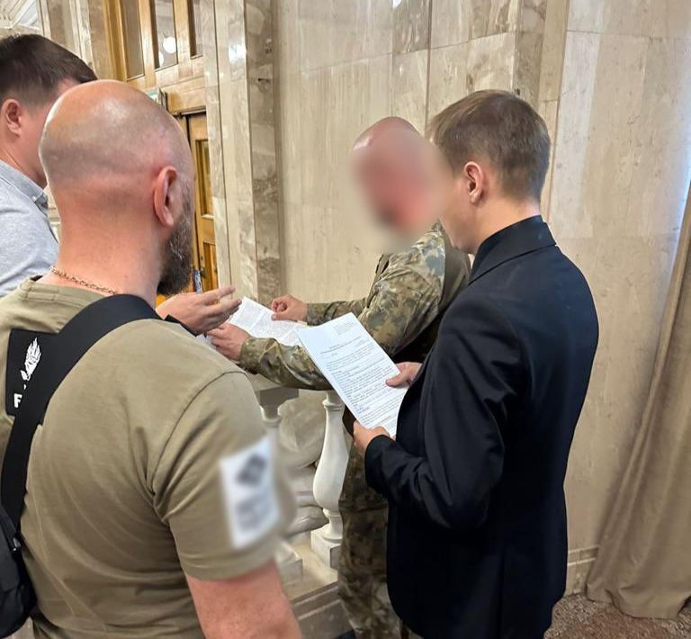 У Києві оштрафують військкома за працевлаштування пасербиці до ТЦК та СП