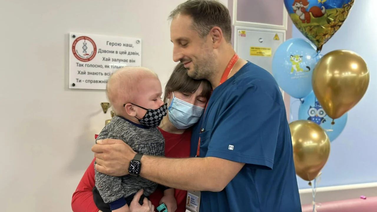 Лікування без кордонів: маленький Дмитрик отримав шанс на нове життя завдяки донору зі США
