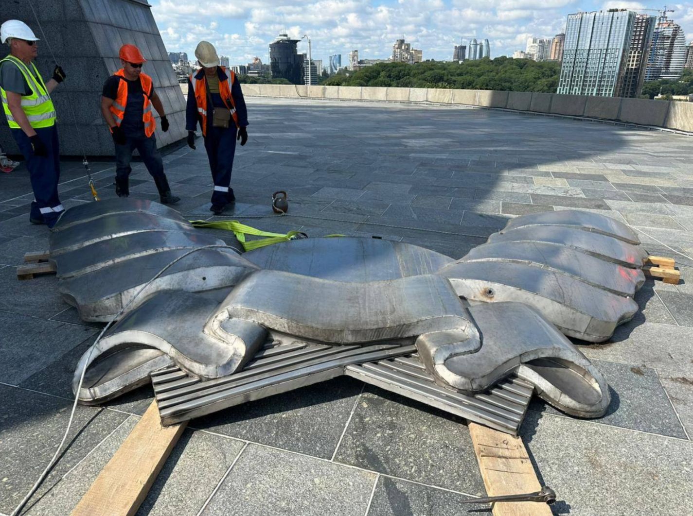 У Києві демонтовано понад 60 російсько-радянських пам’ятних об’єктів, ще 56 – на черзі