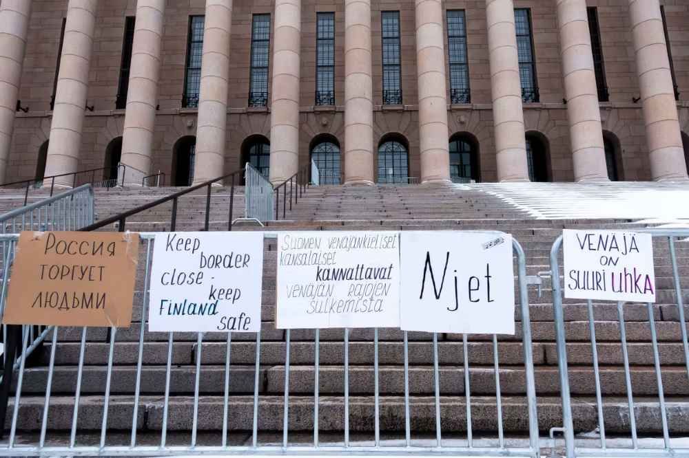 «Правильні» росіяни: у Гельсінкі російськомовні мітингували за закриття кордону з рф