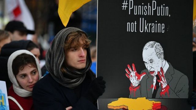 «Демократія» по-російськи: за критику війни у рф відбиратимуть фінактиви та майно
