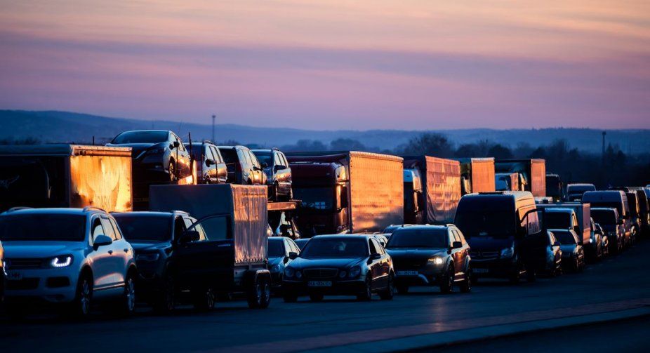 Польські мітингувальники заблокували рух вантажівок у пункті пропуску "Угринів".