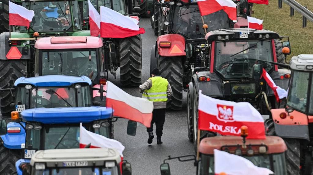 Пункт пропуску «Угринів-Долгобичув» знову заблоковано польськими фермерами