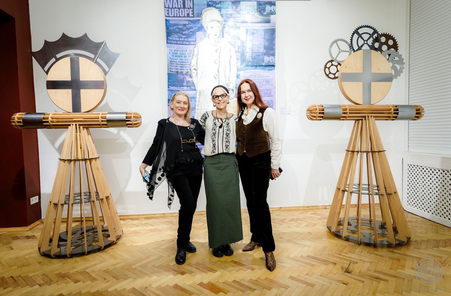 Невидима рука, незламний дух: у Києві показують мотанки художниці американського походження Олі Рондяк